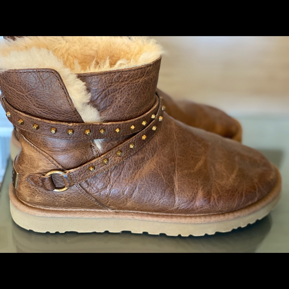 Ugg size 9 biker Sherpa boot.